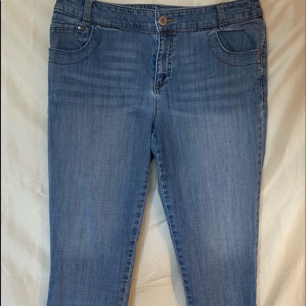 31 Chico’s Platinum Denim Blue Jeans